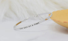 Load image into Gallery viewer, cari arm charms