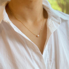 Load image into Gallery viewer, single pearl neck charm
