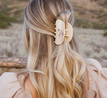 Load image into Gallery viewer, polo bear hair claw
