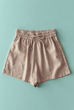 Load image into Gallery viewer, classic linen easy shorts
