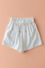 Load image into Gallery viewer, classic linen easy shorts
