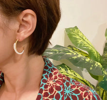 Load image into Gallery viewer, pearl and gold twist hoops

