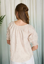 Load image into Gallery viewer, latte flower top
