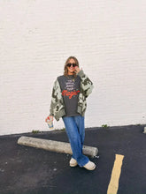 Load image into Gallery viewer, magic tee
